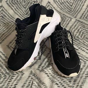 Nike Hauraches, Size 7Y (Nike youth)